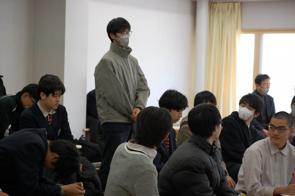 生徒からの率直な問いに、登壇者が一つひとつ丁寧に向き合いました。